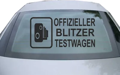 Produktbild von Indigos UG - Aufkleber Heckscheibe & Motorklappe DE6176 - schwarz - 600x286 mm - offizieller  testwagen - Auto Scheiben Fenster Heckklappe Tuning Racing JDM - Die cut