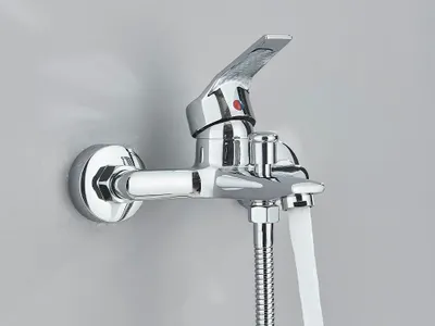 Produktbild von Badewannenarmatur - Wandmontage Wannenmischer - Einhebelmischer - Warm- und Kaltwasser - Keramikkartusche - Handbrause - Chrom