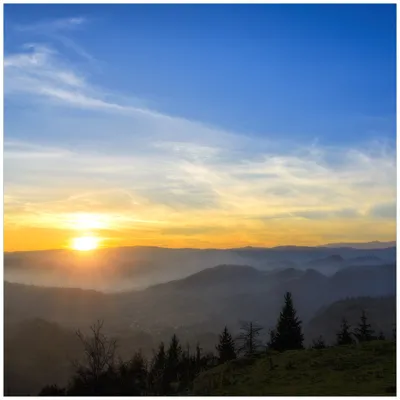 Produktbild von Wallario Möbeldesign -  Glasplatte, Schutzplatte mit Motiv - geeignet für Ikea Lack Tisch, Größe: 55 x 55 cm, Motiv: Sonnenaufgang über dem Schwarzwald