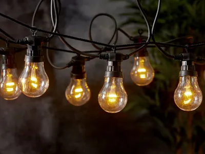 Produktbild von Partylichterkette - LED - Outdoor - 4,50m - 10 x 5 warmweiße LEDs - Klares Glas - Schwarzes Kabel - Mit Befestigungshaken - 5W