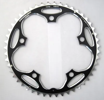 Zdjęcie produktu dla Tarcza przednia Stronglight, kompatybilna z systemami Shimano 9/10 biegów, średnica 130 mm, 46 zębów.