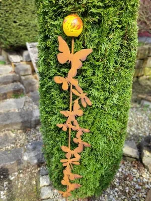 Produktbild von Edelrost Gartenstecker Schmetterlingsband, mit Glaskugel