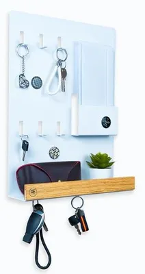 Image de Organiseur mural avec plaque de serrure en bois de chêne et support de serrure en acier noir, avec compartiment pour serrure et espace de rangement