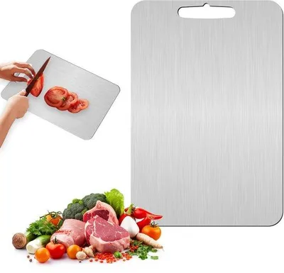 Zdjęcie produktu dla Deska do krojenia Ibzoa® wykonana z tytanu i stali nierdzewnej, srebrna, 34 x 23 cm, 400 g – higieniczna, delikatna dla noży, wszechstronna do użytku w kuchni