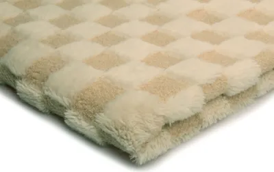 Immagine prodotto di Pelliccia sintetica a scacchiera, beige chiaro, 50 x 160 cm