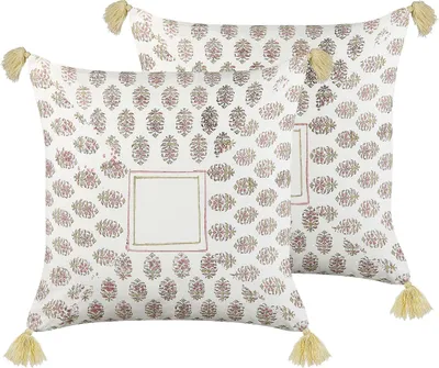 Produktbild von BELIANI Dekokissen 2er Set Mehrfarbig Baumwolle 45 x 45 cm Bezug mit Füllung Reißverschluss Quasten Geometrisches Muster Blumenmuster Boho Wohnzimmer