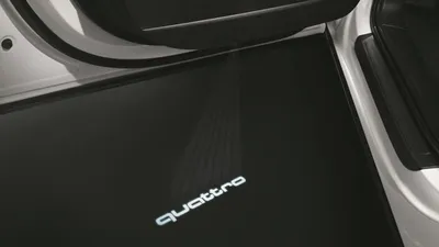 Produktbild von Original Audi LED Einstiegsbeleuchtung Stecker Emblem Projektion Audi Quattro