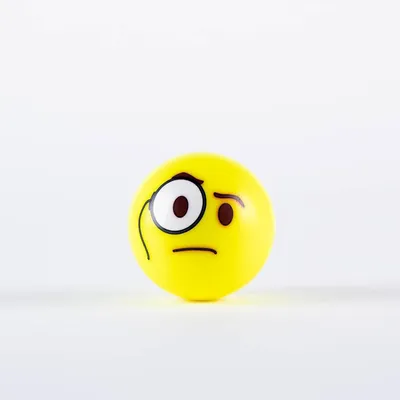 Productafbeelding van Emoji Hockey Bal - Nieuwsgierige Bal - Hockey Training - Fluo Geel Design - 6 oz - Geel