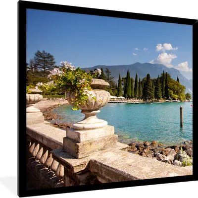 Produktbild von MuchoWow® Gerahmtes Poster Gardasee - Küste - Wasser 40x40 cm - Poster mit Schwarzem Bilderrahmen Wandposter Rahmen Foto Bilder - Mit Rahmen - Wanddekoration Schlafzimmer