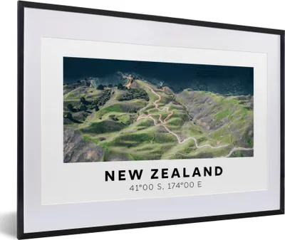 Produktbild von MuchoWow® Gerahmtes Poster Neuseeland - Wasser - Grün - Strand 60x40 cm - Poster mit Schwarzem Bilderrahmen Wandposter Rahmen Foto Bilder - Schlafzimmer - Plakat in Rahmen - Drucken