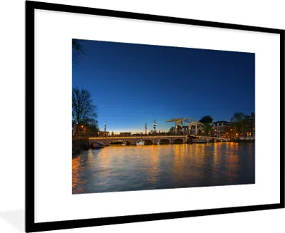 Produktbild von MuchoWow® Gerahmtes Poster Amsterdam - Brücke - Wasser 90x60 cm - Poster mit Schwarzem Bilderrahmen Wandposter Rahmen Foto Bilder - Wanddekoration - Fotos