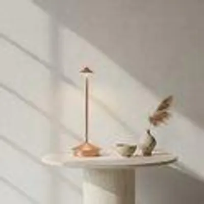 Productafbeelding van OMNIEXA Tafellamp - Roségoud – Dimbaar & Draadloos – 3 Lichtstanden – LED Designlamp met TouchControl – Luxe Tafellamp