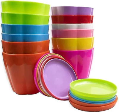 Produktbild von 12 Sets bunter Blumentöpfe aus Kunststoff mit Tabletts (zufällige Farben)