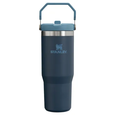 Produktbild von Stanley Der IceFlow™ Flip Straw Becher 0,89 l - námorná farba