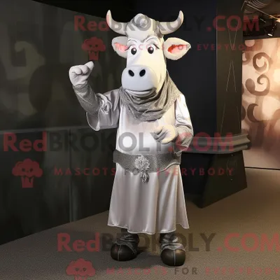 Produktbild von Maskottchenfigur REDBROKOLY einer silbernen Kuh mit Etuikleid und Kummerbund