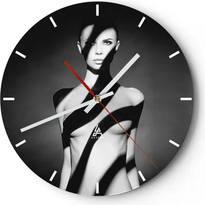 Produktbild von Wanduhr - Rund - Glasuhr - Nackt Frau Fotografie - 30x30cm - Schleichendes Uhrwerk - Lautlos - zum Aufhängen bereit - Dekoration Modern - Wanddekoration aus Glas - C3AR30x30-4221