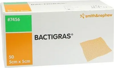 Image de Compresse de paraffine antiseptique Bactigras 5x5 cm 50 pces