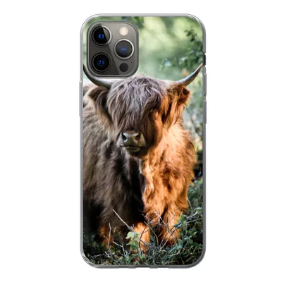 Produktbild von MuchoWow® Handyhülle Schutzhülle Hülle für iPhone 12 Pro Schottische Highlander - Wald - Tiere Silikon Softcase Handy Hülle - Abdeckung