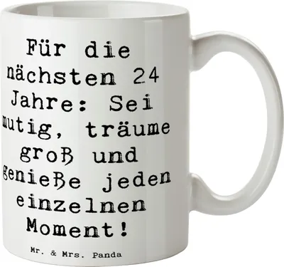 Produktbild von Mr. & Mrs. Panda Teetasse Spruch 24. Geburtstag Mutig Träumen - Weiß - Geschenk, Teebecher, Glückwünsche, 24 Jahre, Happy Birthday, Alter, Trinkbecher, besondere Anlässe
