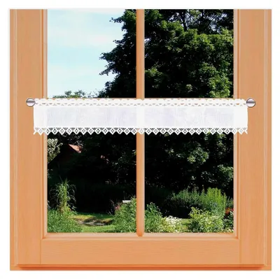 Produktbild von Feenhausgardine Lavina mit Vogtländischer Spitze | Kurze Scheibengardine in Weiß | Handgefertigte Kurzgardine | HxB 13 x 106 cm
