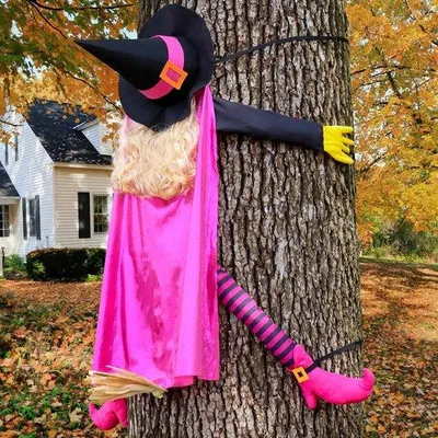 Produktbild von Famanu Halloween Dekoration - Große Außen Dekoration - 134 cm fliegende Hexe im Baum - Rosa
