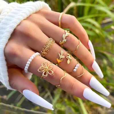 Produktbild von 10 Stück Fingerringe mit ausgehöhlten Blumen für Damen, böhmische Galvanik-Knöchelringe für Party
