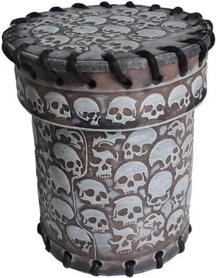 Produktbild von Dice Macabre Würfelbecher aus Leder mit Totenkopf-Design