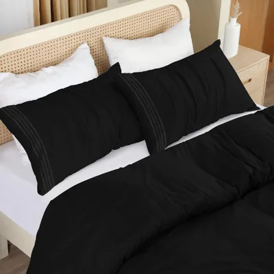 Imagen del producto de Juego de ropa de cama Utopia de 200x200 cm: funda de edredón de microfibra de 200x200 cm + 2 fundas de almohada bordadas de 50x75 cm - color