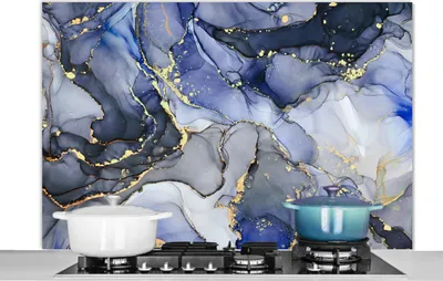 Produktbild von KitchenYeah®  Spritzschutz Küche - Küchenrückwand - Wandschutz für Herd und Spüle - Marmor - Gold - Abstrakt - Blau 120x80 - Alu-Dibond (Alternative zum Spritzschutz aus Glas) - Hitzebeständig - Herds