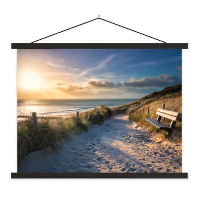 Produktbild von MuchoWow® Textilposter Sonnenuntergang - Strand - Düne - Gras - Bank 150x113 cm mit holzfarbenen Rahmen - Poster
