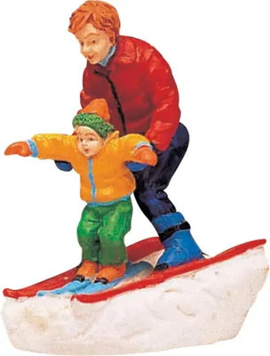 Productafbeelding van Lemax - Vader en zoon skiën - Figuren en accessoires voor uw eigen kleine kerstwereld. Materiaal: polyresin. Artikelnummer: 62169