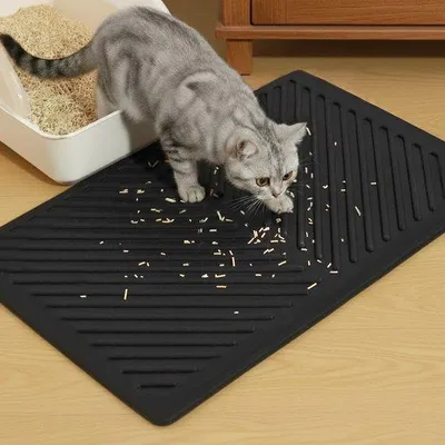 Produktbild von Famanu Katzenstreuunterlage 60 x 38 cm - wasserfest - rutschfest - leicht zu reinigen - schwarz - langlebiges Material
