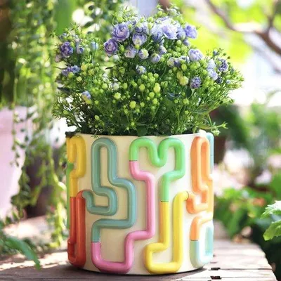 Produktbild von Farbenfroher Blumenkorb - dekorativ und vielseitig - 1 Stück - Kunstharz - 12,5 cm
