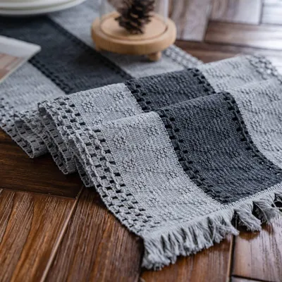 Imagen del producto de Mantel individual de macramé gris con flecos, 30 x 180 cm