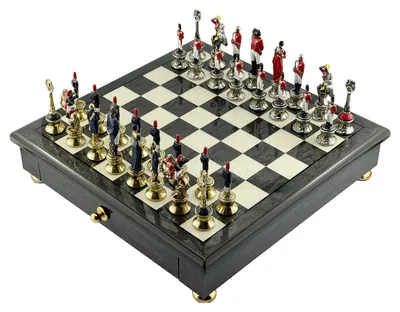 Productafbeelding van Italfama Napoleon schaakspel, 32x32 cm. Materiaal: zink, messing, nikkel. Koning: 8,2 cm. Historisch ontwerp