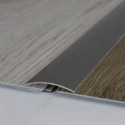 Produktbild von PROVISTON | Übergangsprofil | Edelstahl | Edelstahl matt | Breite 37 mm | Höhe 4 mm | Länge 2700 mm | Selbstklebend | Übergangsschiene | Übergangsleiste | Bodenprofil | Abdeckleiste | 1 Stück