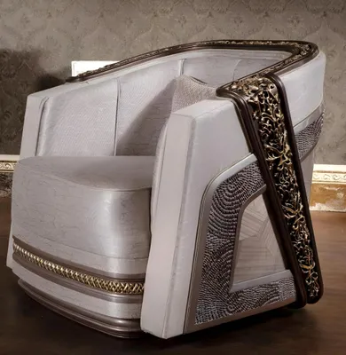 Produktbild von Eleganter Sessel mit goldenen Schnitzereien und m Design