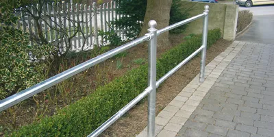 Produktbild von Standpfosten für Schutzgeländer, mit Lackierung Eckpfosten für Oberholm