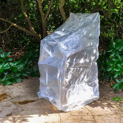 Produktbild von Schutzhülle für Gartenstühle XL - Robuste PE-Abdeckung für wetterfesten Schutz (65 x 65 x 110/150 cm)