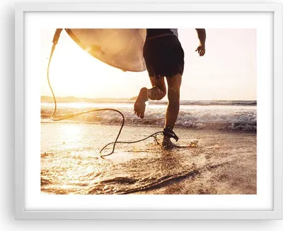 Produktbild von Gerahmtes Poster - Weißer Rahmen - Surfen Strand Freude - 50x40 cm - Wand Bild - Wanddeko - Wandbilder - Kunstposter - Wandposter - Bilderrahmen - Bilder - Kunstdruck - P2WAA50x40-4801