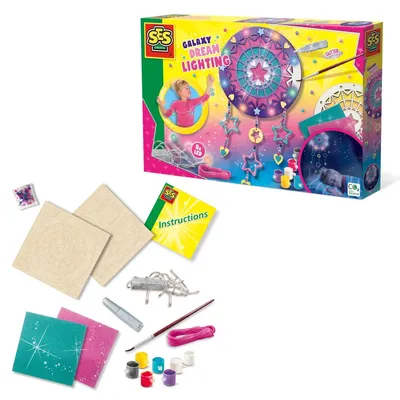 Produktbild von SES Creative 14768 Traumfänger beleuchtet Galaxy - Dekoratives Nachtlicht für Kinderzimmer ab 6 Jahren, Bastelset für Kinder, 6 Jahr(e), Mehrfarbig