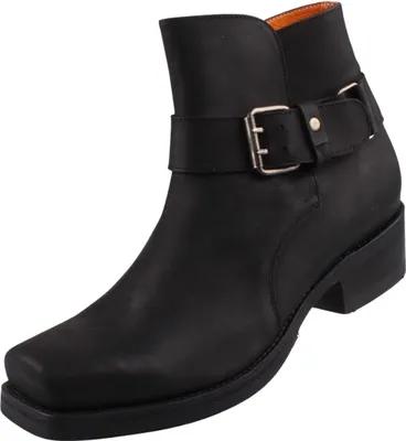 Auf dem Bild ist ein schwarzer Stiefel von der Seite zu sehen. Er hat eine schlanke Silhouette mit einer funktionalen Schnürung und einem robusten Sohlenprofil.