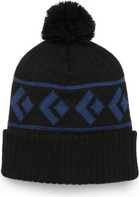 Schwarze Beanie-Mütze mit blauen geometrischen Mustern und Pompon; Modell "Tom Pom Beanie" von Black Diamond.