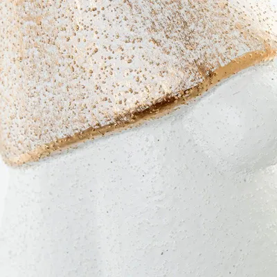 Produktbild von Kerzenhalter eines Wichtels aus Keramik in Weiß und Gold, 13 x 43 cm