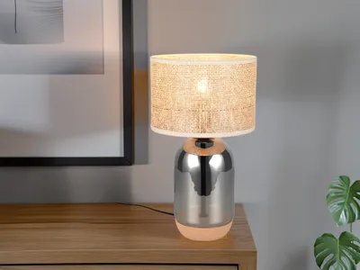 Produktbild von Große ausgefallene LED Tischlampe 43cm mit Glasfuß und Lampenschirm aus Rattan