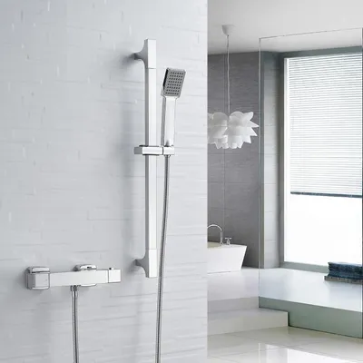 Image de Ensemble thermostatique pour robinet de douche, design carré, finition chromée, système de douche mural