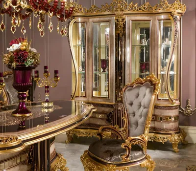 Produktbild von Eleganter Goldener Holzstuhl im modernen Design
