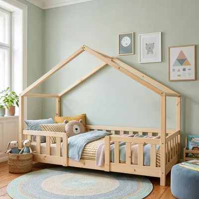 Image de Lit d'enfant 'Treviolo' avec matelas et protection contre les chutes 80x160cm bois naturel