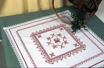 Produktbild von Weihkorbdecke „Erle“ – 100% Baumwolle mit eingewebtem Stickmuster