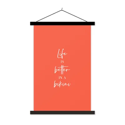 Produktbild von MuchoWow® Textilposter Das Leben ist besser im Bikini - Orange - Zitat 120x180 cm mit schwarzem Rahmen - Fotos